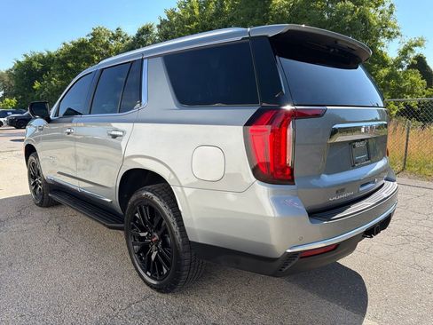 Used 2023 GMC Yukon SLT AWD/4WD image 4