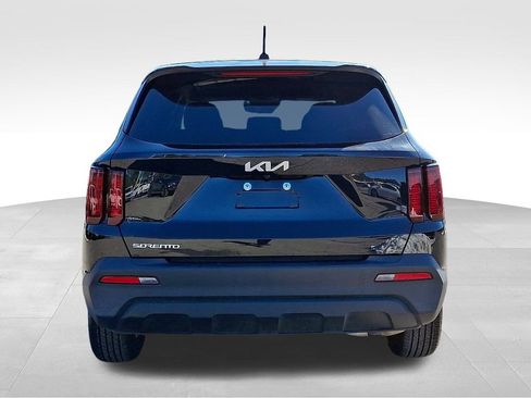 Used 2023 Kia Sorento LX image 5