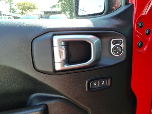 Used 2024 Jeep Wrangler Unlimited Rubicon AWD/4WD image 8