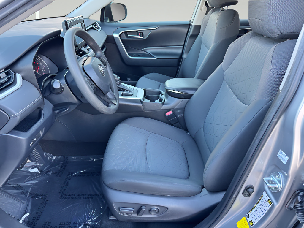 Used 2020 Toyota RAV4 XLE FWD image 12