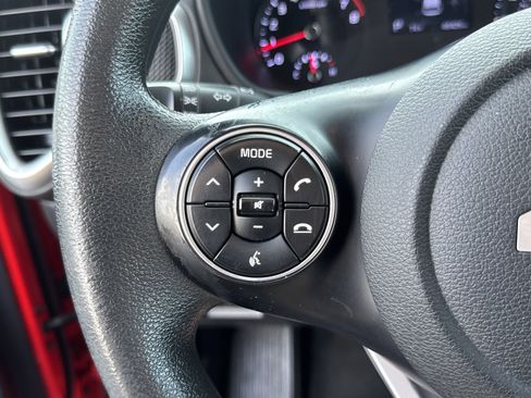 Used 2022 Kia Soul LX image 27