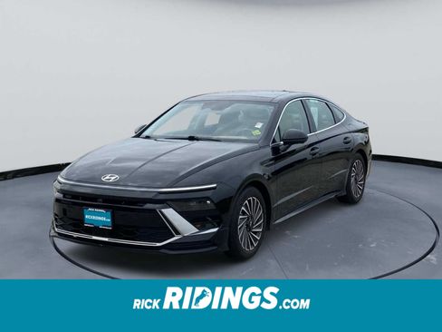 Used 2025 Hyundai Sonata Limited FWD image 1