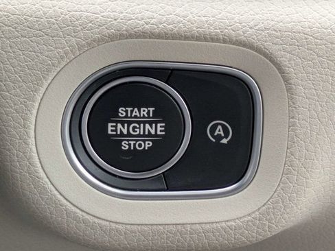 Used 2022 Mercedes-Benz GLS 450 4MATIC image 32