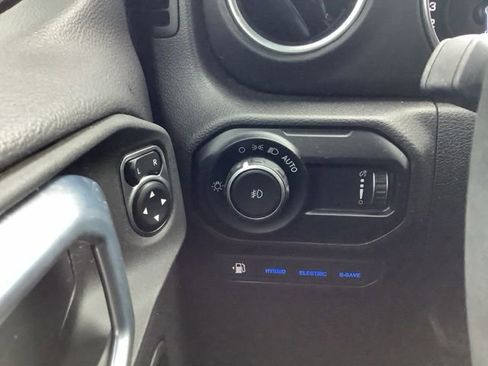 Used 2023 Jeep Wrangler Unlimited Sahara w/ Cold Weather Group image 9