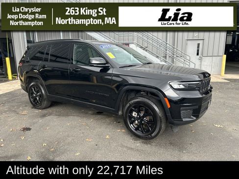 Used 2024 Jeep Grand Cherokee L Laredo image 1