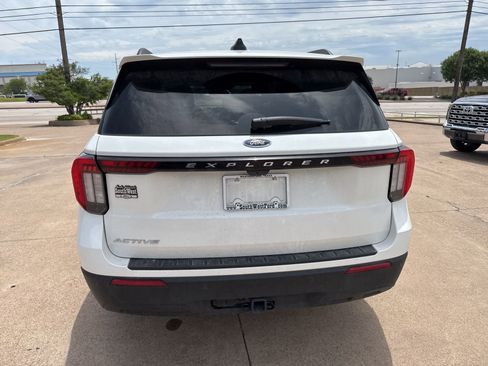 Used 2025 Ford Explorer Active RWD image 6