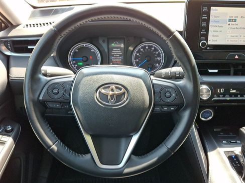 Used 2021 Toyota Venza LE AWD/4WD image 16