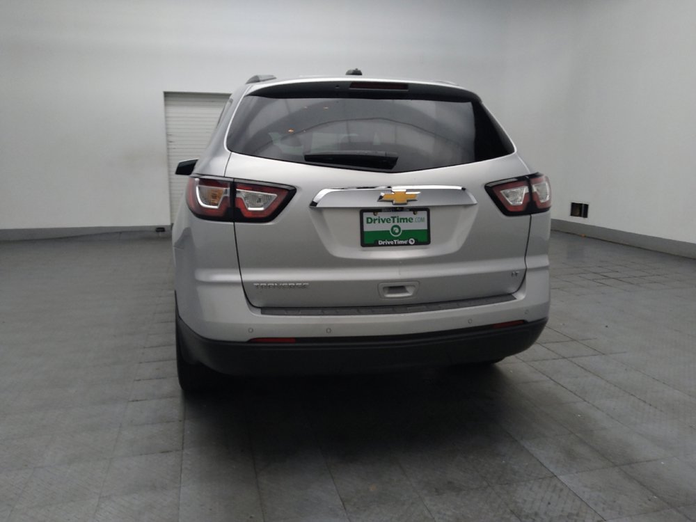 Used 2017 Chevrolet Traverse LT w/ Style and Technology Package FWD image 6