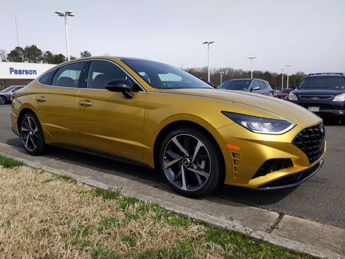 Used 2021 Hyundai Sonata SEL Plus w/ Tech Package FWD image 2