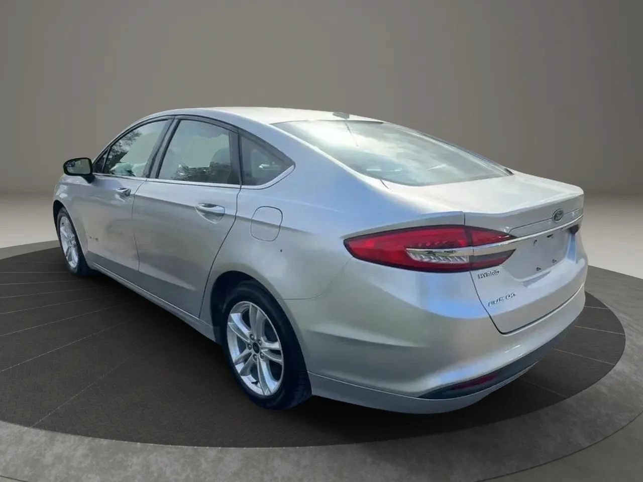 Used 2018 Ford Fusion S FWD image 4