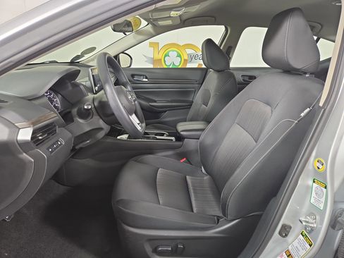 Used 2024 Nissan Altima 2.5 SV FWD image 11