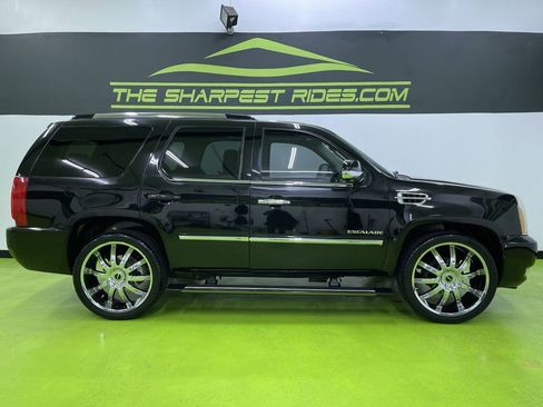 Used 2013 Cadillac Escalade Platinum AWD/4WD image 11