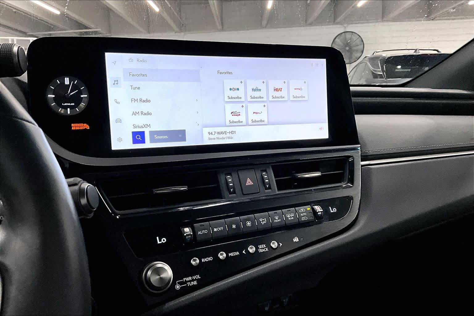 Used 2024 Lexus ES 300h w/ Premium Package FWD image 36