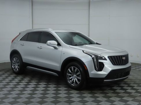 Used 2022 Cadillac XT4 Premium Luxury w/ Technology Package image 3
