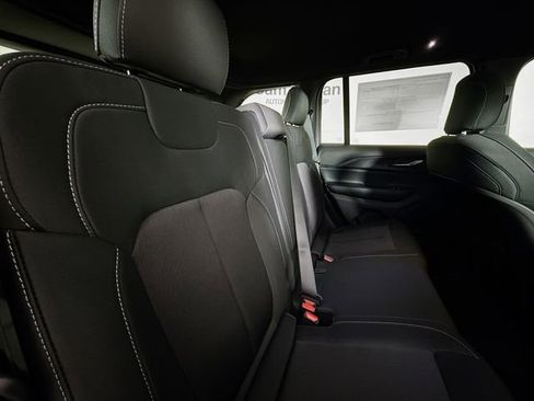 New 2025 Jeep Grand Cherokee Laredo image 24