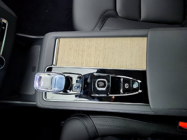 New 2027 Volvo XC90 B5 Plus AWD/4WD image 26