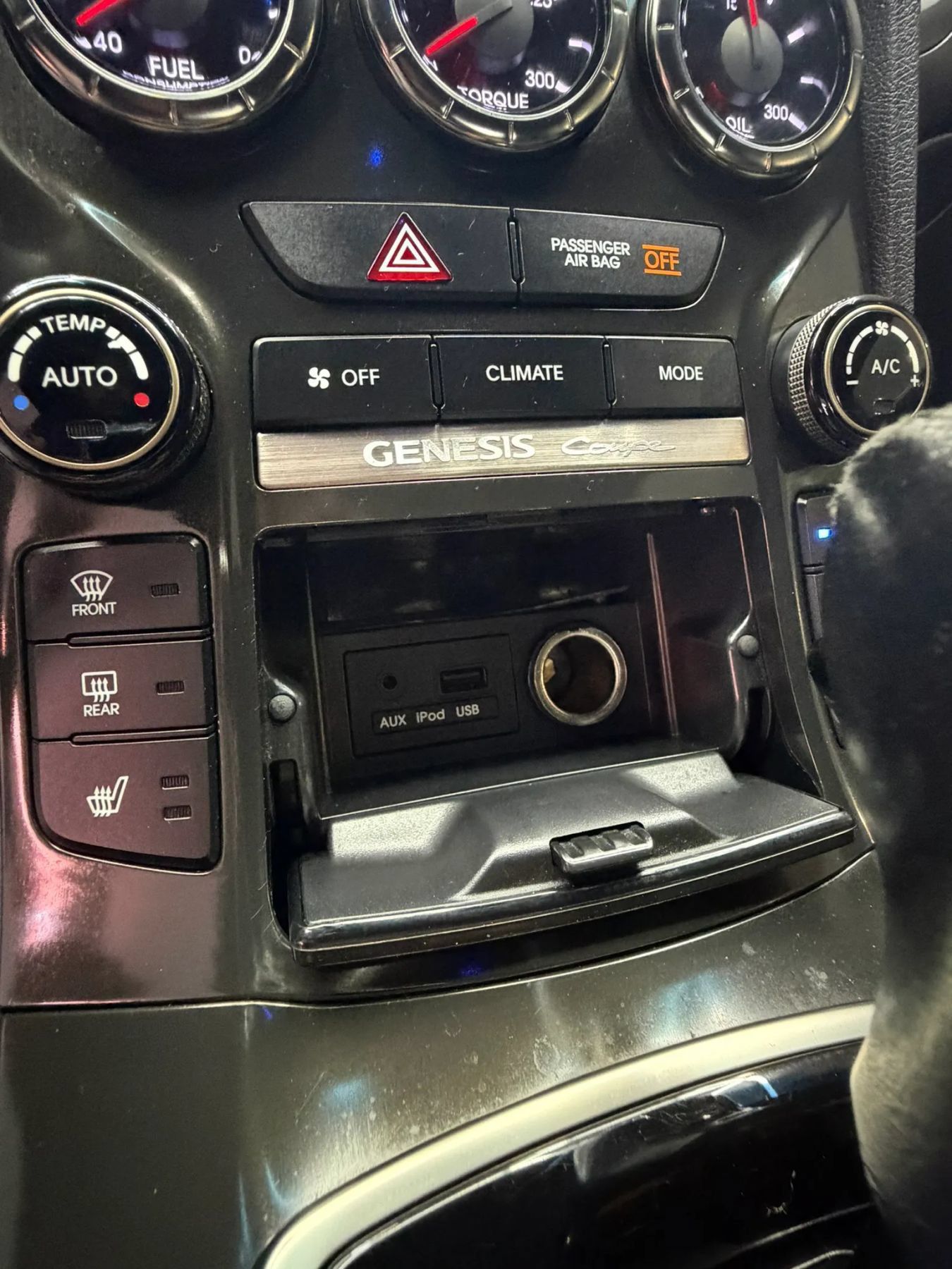 Used 2015 Hyundai Genesis 3.8 RWD image 27