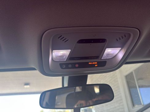 Used 2019 Chevrolet Traverse LT FWD image 15