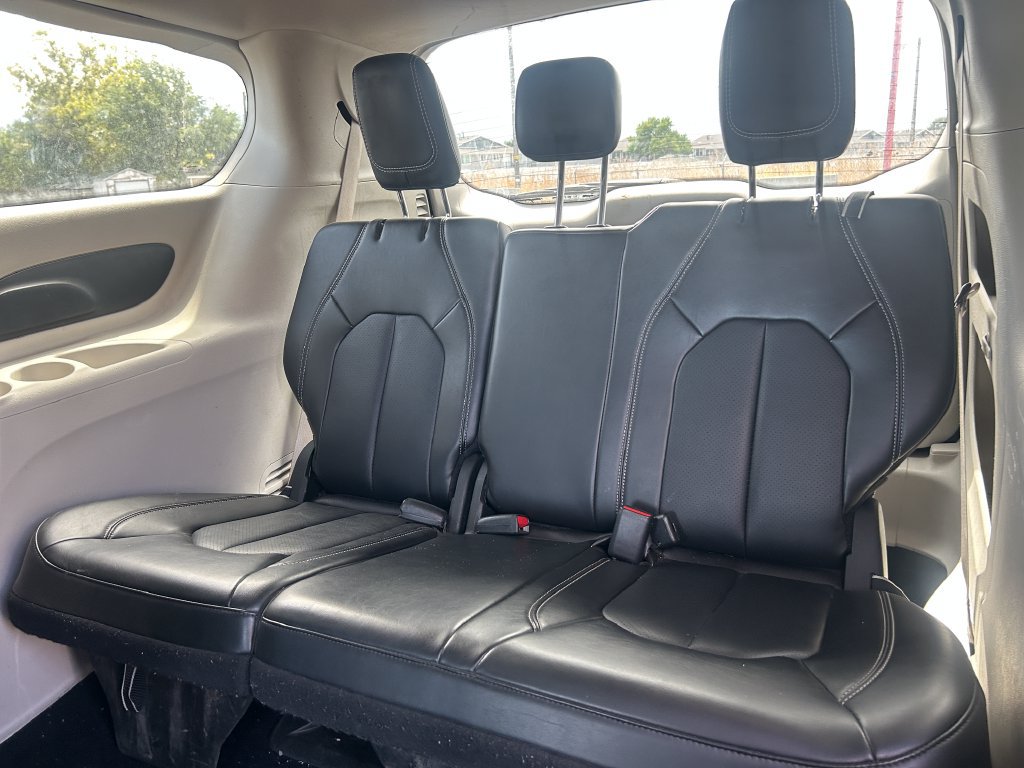 Used 2024 Chrysler Pacifica Touring-L FWD image 28