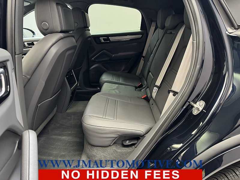 Used 2023 Porsche Cayenne Platinum Edition AWD/4WD image 14