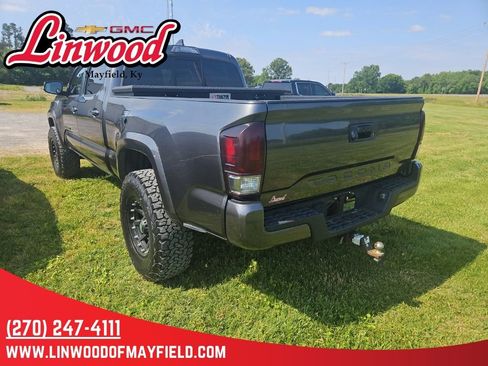 Used 2016 Toyota Tacoma TRD Sport w/ Towing Package AWD/4WD image 3