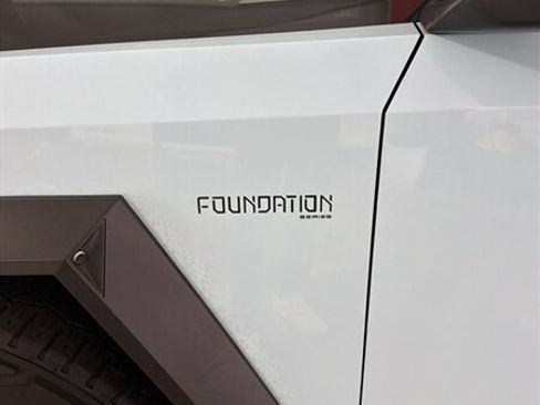 Used 2024 Tesla Cybertruck AWD Crew Cab image 9