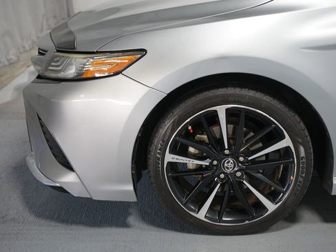 Used 2019 Toyota Camry XSE image 5