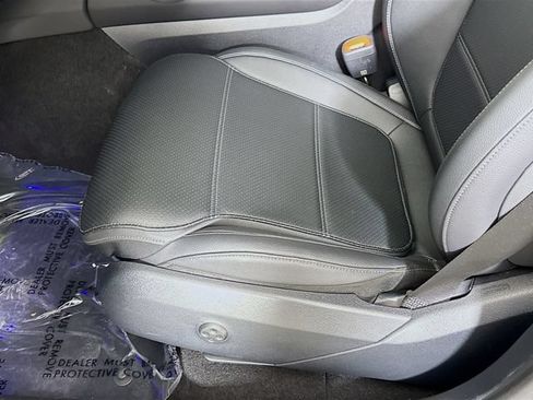 Used 2025 Mercedes-Benz GLC 350e 4MATIC image 19