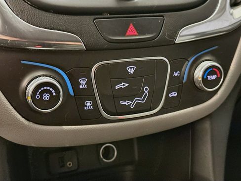 Used 2018 Chevrolet Equinox LS FWD image 23