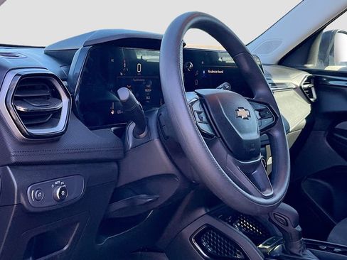 Used 2024 Chevrolet TrailBlazer LS w/ LS Convenience Package image 9