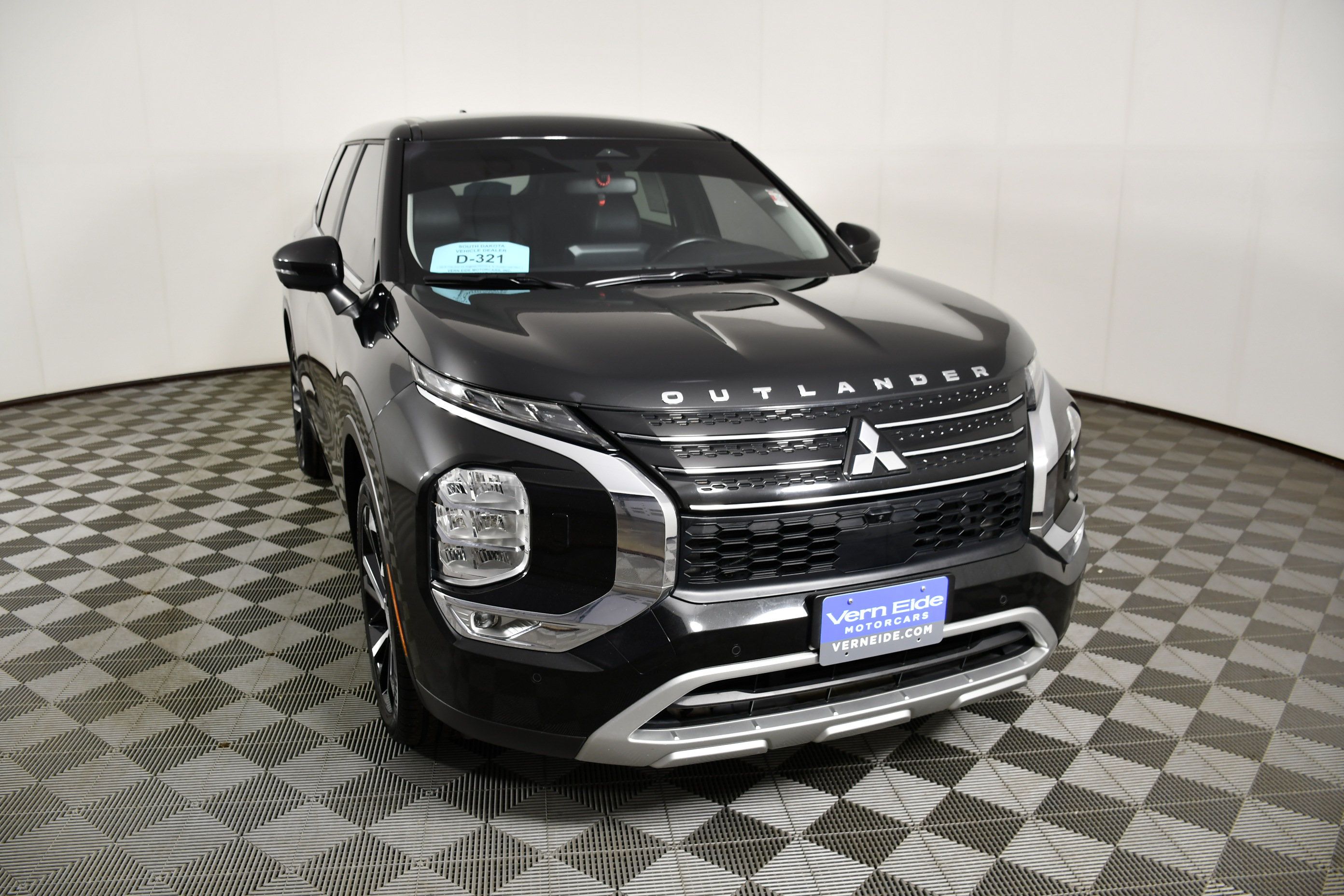 Used 2024 Mitsubishi Outlander SE AWD/4WD image 3