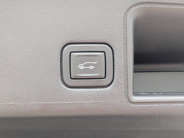 Used 2024 GMC Terrain SLT FWD image 32