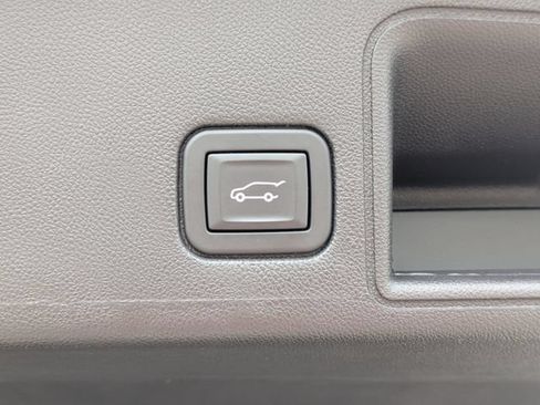 Used 2024 GMC Terrain SLT FWD image 32
