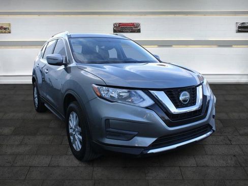 Used 2018 Nissan Rogue SV image 2