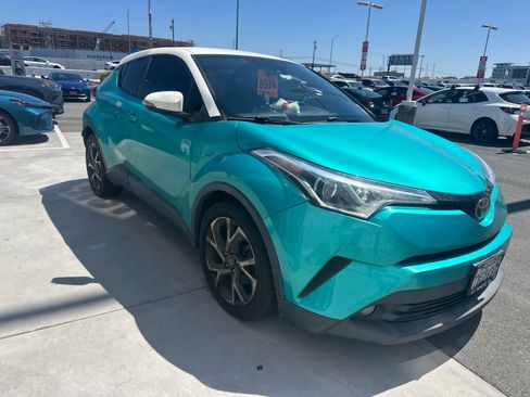 Used 2018 Toyota C-HR XLE FWD image 3