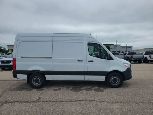 Used 2025 Mercedes-Benz Sprinter 2500 image 16