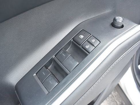 Used 2023 Toyota Highlander XLE FWD image 13