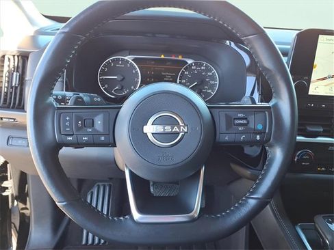 Used 2022 Nissan Pathfinder SL image 14