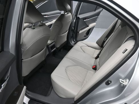 Used 2023 Toyota Camry SE image 16