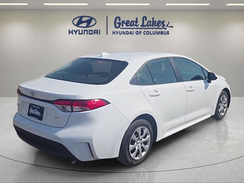 Used 2025 Toyota Corolla LE FWD image 5