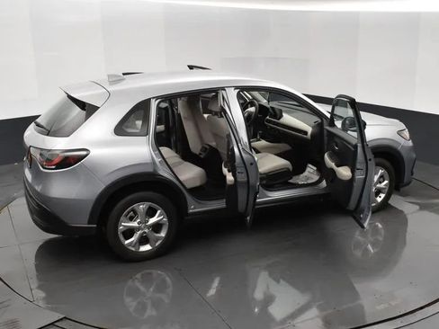 Used 2023 Honda HR-V LX image 6