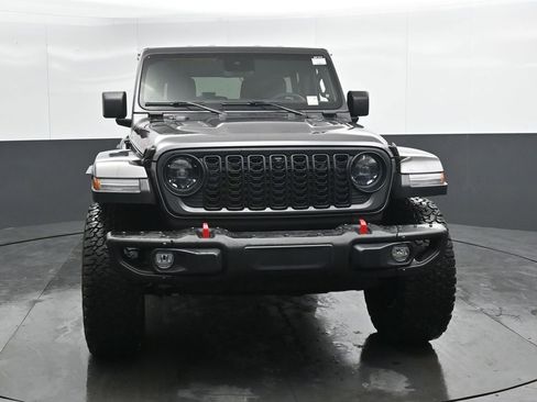 Used 2025 Jeep Wrangler Unlimited Rubicon image 6