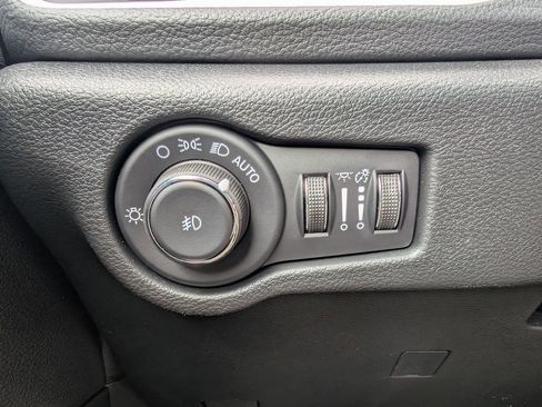 New 2026 Chrysler Pacifica Select image 34