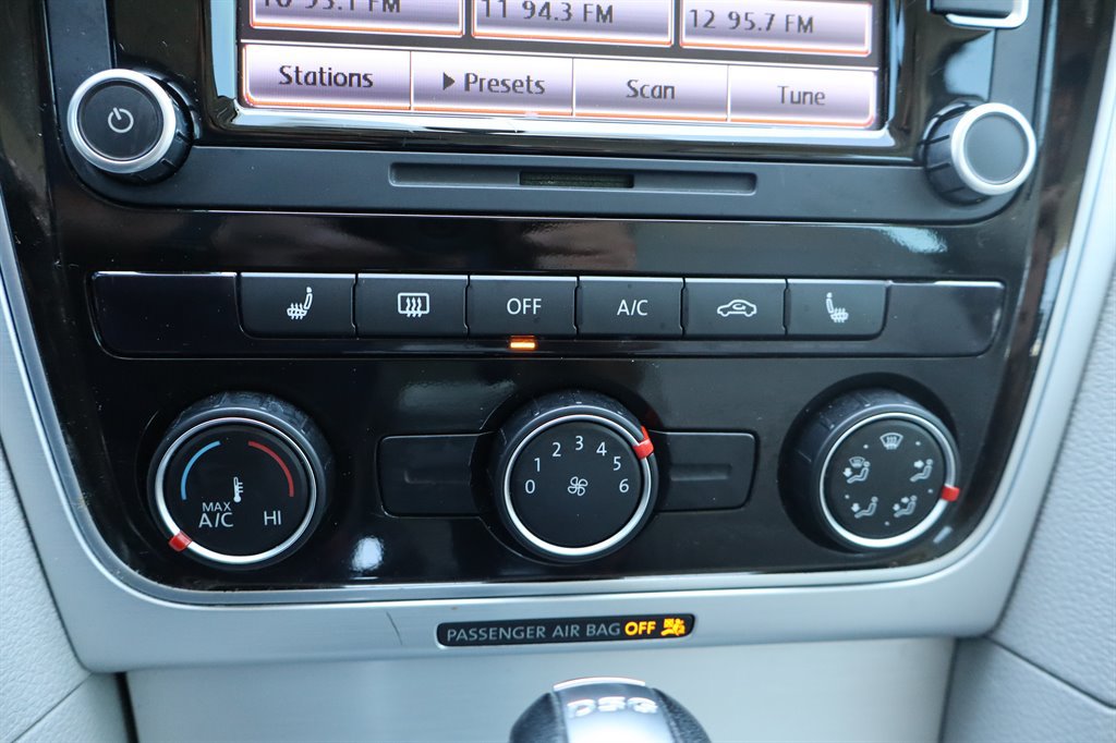 Used 2013 Volkswagen Passat TDI SE FWD image 24