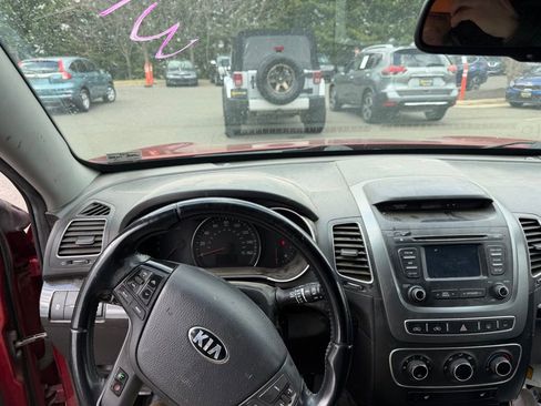 Used 2014 Kia Sorento LX image 9