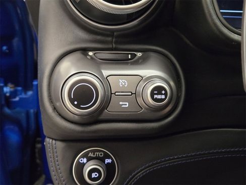 Used 2019 Ferrari Portofino image 35