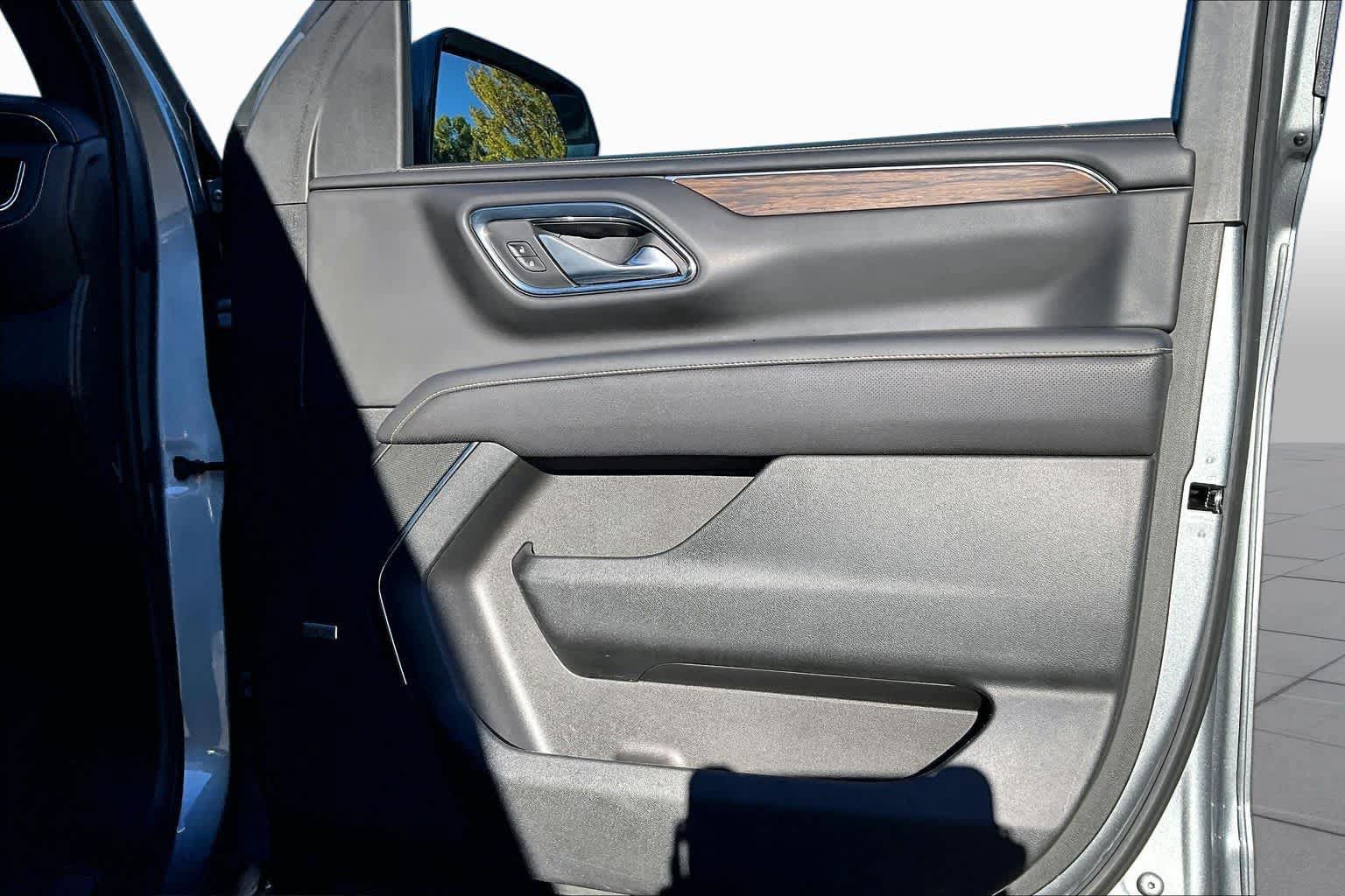 Used 2023 Chevrolet Suburban Premier RWD image 25