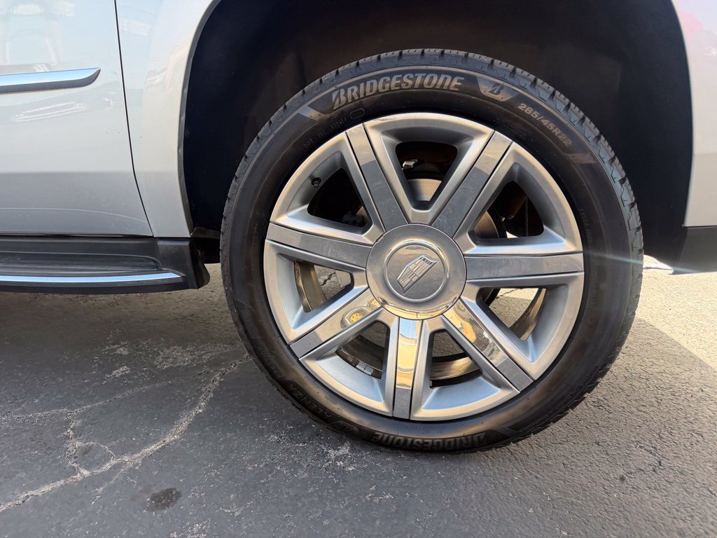 Used 2017 Cadillac Escalade ESV Luxury AWD/4WD image 14