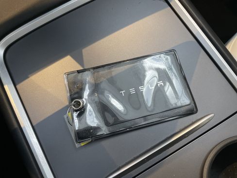 Used 2022 Tesla Model Y Long Range AWD/4WD image 37