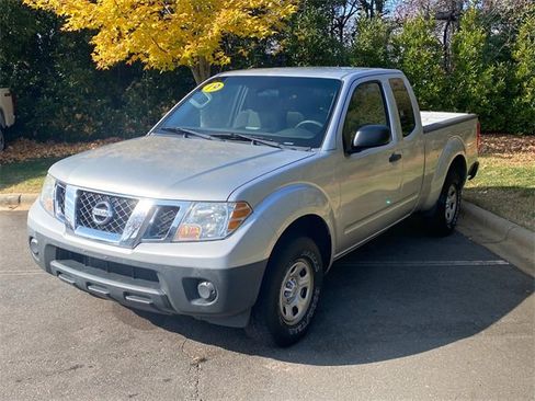 Used 2019 Nissan Frontier S image 3